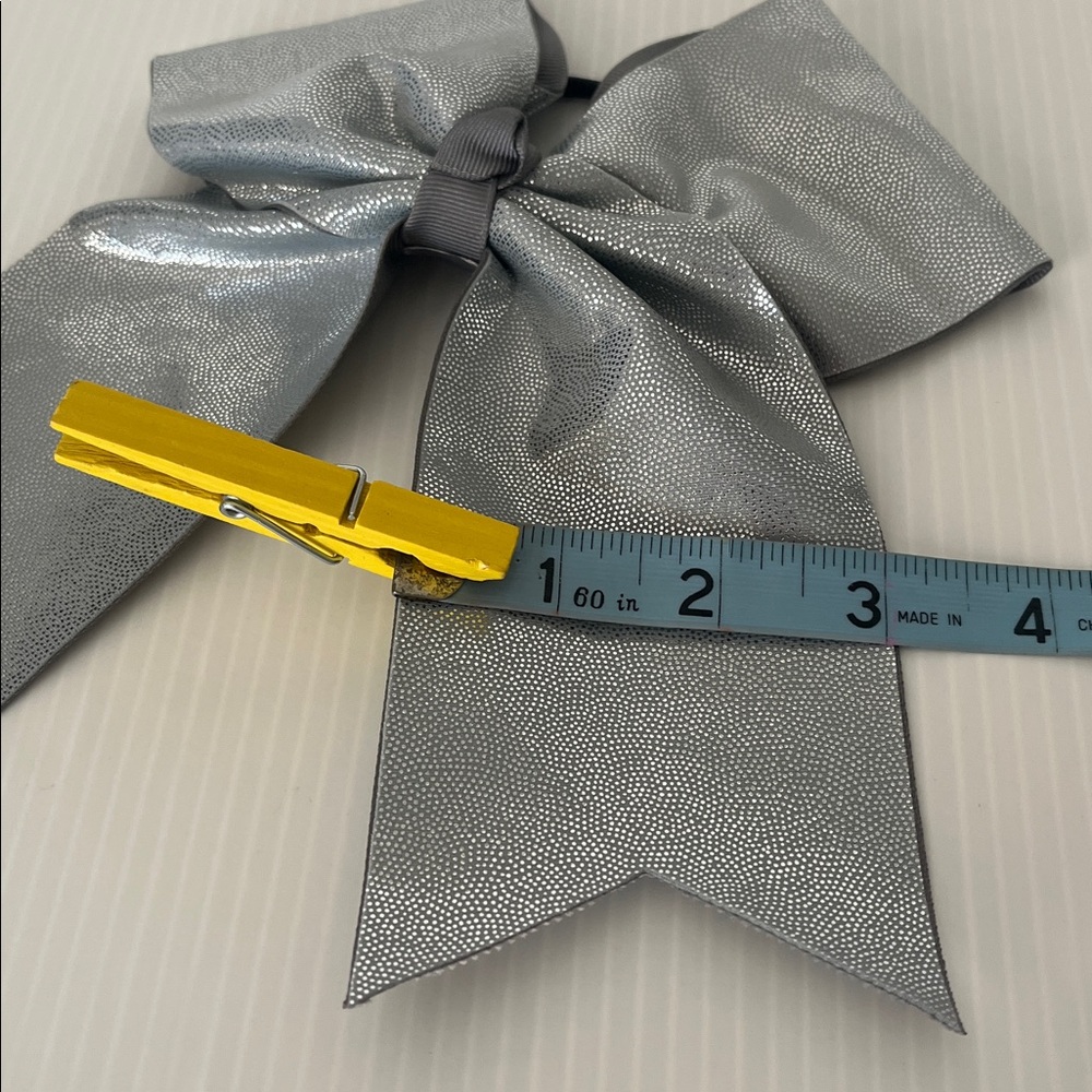 Varsity Cheer Bow - Picture 5 of 6